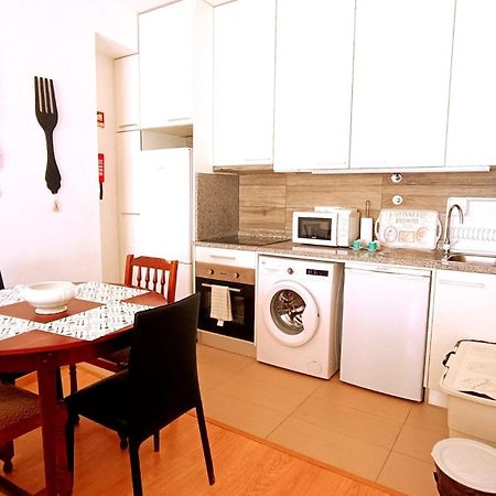 No Centro, Junto A Avenida Da Liberdade - 1 Drt Apartment Fundao Luaran gambar